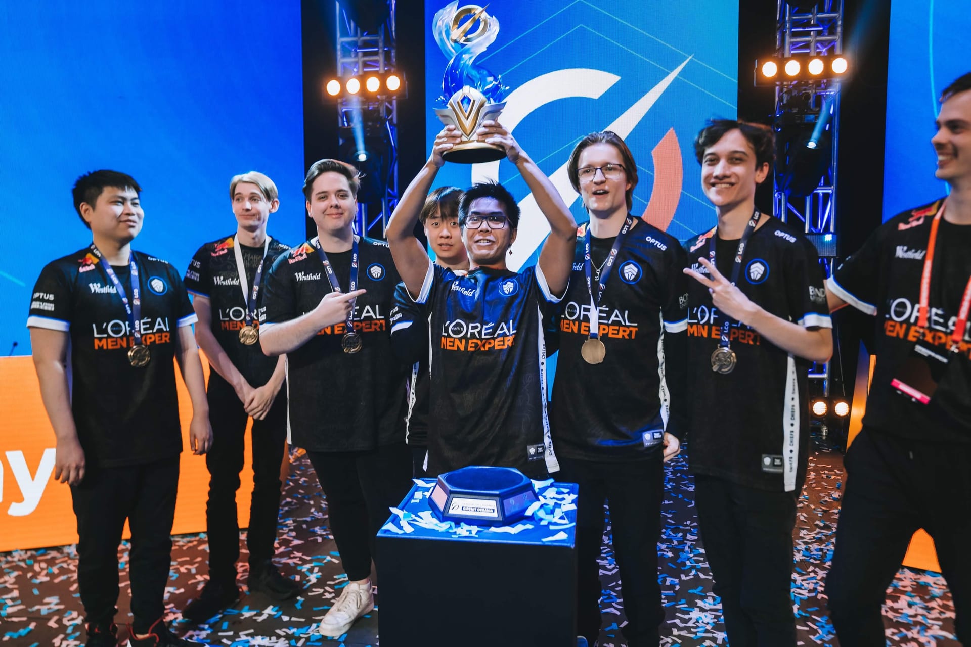 Chiefs Esports Club lifting the LCO Circuit Oceania trophy amid confetti after the championship win